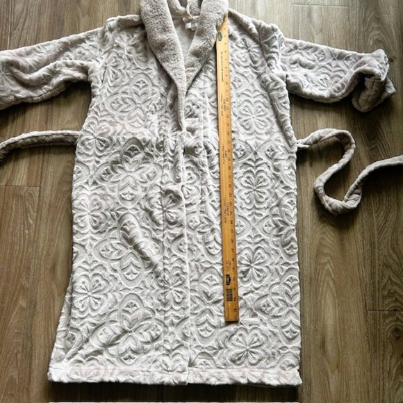 Daydreams Nightgown Robe Ladies M Beige Extra Soft Calf Length. - Picture 7 of 9